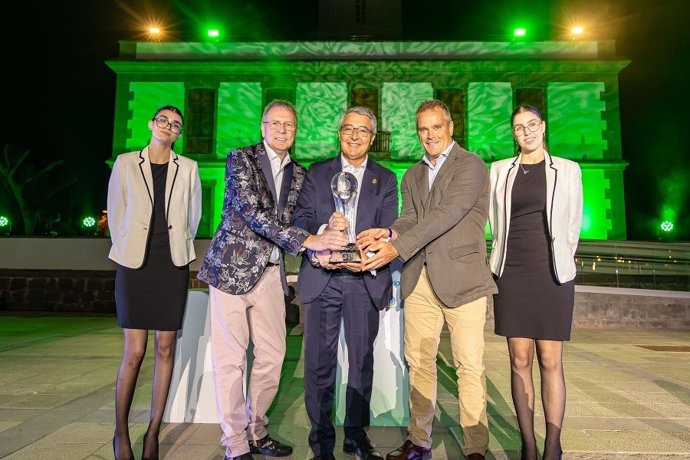 Francisco Salado, presidente de la Diputación de Málaga y de Turismo Costa del Sol, ha expresado su orgullo tras recibir el galardón, afirmando que este premio "nos reafirma como un destino de referencia mundial en turismo de golf"