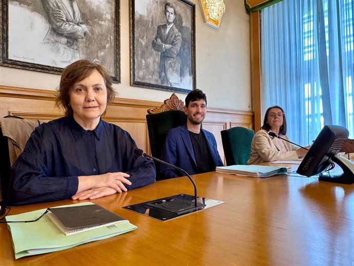 El concejal de Urbanismo, Iago Lestegás, durante la mesa sectorial de vivienda, a 22 de mayo de 2025.