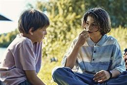 Fotograma de 'Young Hearts'