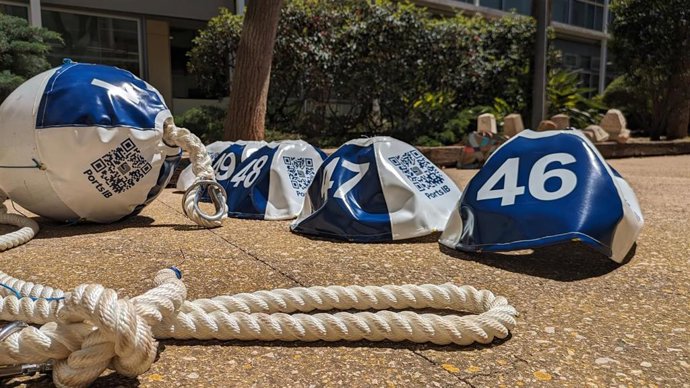 Boyas ecológicas que se distribuirán por distintas zonas de Baleares.