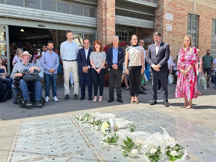 Archivo - Acto institucional por las víctimas del bombardeo en el Mercado Central en la plaza 25 de mayo celebrado en 2024
