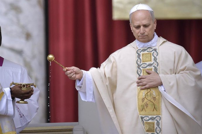 El Papa León XIV durante la misa de inicio de su Pontificado, en la plaza de San Pedro, en la plaza de San Pedro, a 17 de mayo de 2025, en Ciudad del Vaticano. 