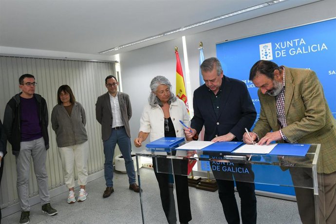 El conselleiro de Sanidad, Antonio Gómez Caamaño, durante la firma de los convenios, a 22 de mayo de 2025.