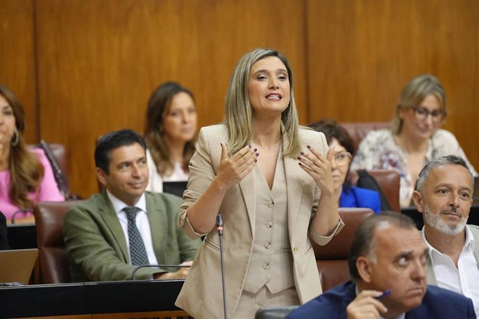 La portavoz parlamentaria del PSOE-A, María Márquez, interviene durante la sesión de control en el pleno del Parlamento andaluz. A 22 de mayo 2025, en Sevilla (Andalucía, España). Segunda jornada de Pleno, con Sesión de Control al Gobierno y preguntas de 