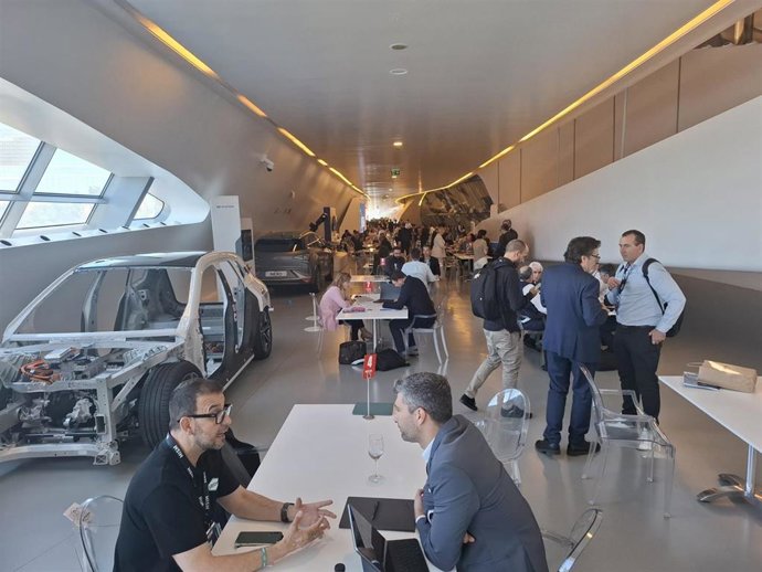 Reuniones business to business en los 'Mobility and Industry Suppliers Meetings' que se celebran este jueves en el Pabellón Puente de Zaragoza organizados por el Clúster de Automoción y Movilidad de Aragón