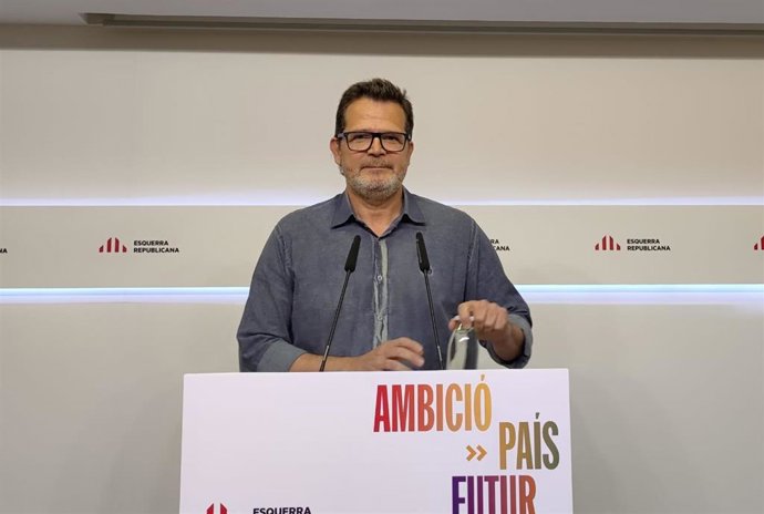 El vicesecretario de comunicación de ERC, Isaac Albert, en rueda de prensa.