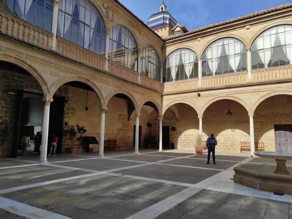 Patio del Hospital de Santiago donde se celebran las jornadas