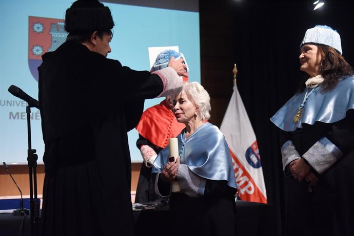 El rector de la UIMP, Carlos Andradas, inviste a la escritora Isabel Allende doctora honoris causa por la Universidad Internacional Menéndez Pelayo (UIMP) 