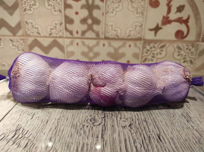 Archivo - Cabezas de ajos morados producidos en Córdoba.