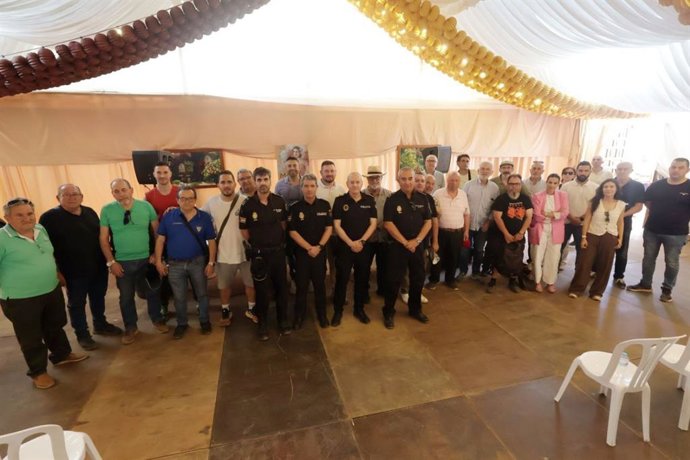 Los responsables de Policía Local y de la Delegación de Fiestas y Tradiciones se reúnen con los caseteros.