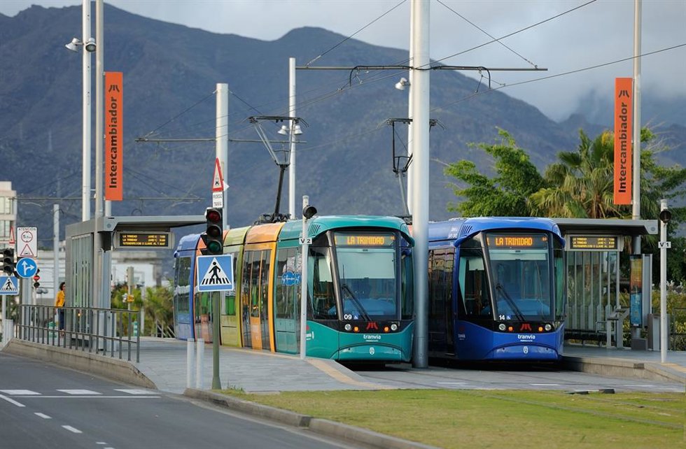 Archivo - Tranvías de Tenerife en la parada del Intercambiador de Santa Cruz