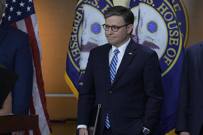 14 de fevereiro de 2025, Washington, Dc, Estados Unidos: O presidente da Câmara dos Deputados dos EUA, Mike Johnson, fala sobre Medicaid e política de imigração durante uma coletiva de imprensa no HVC/Capitol Hill em Washington.