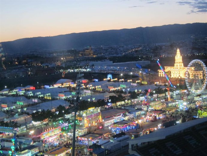 Vista aérea de la calle del infierno y de las casetas de la Feria de Córdoba, en una imagen de archivo.