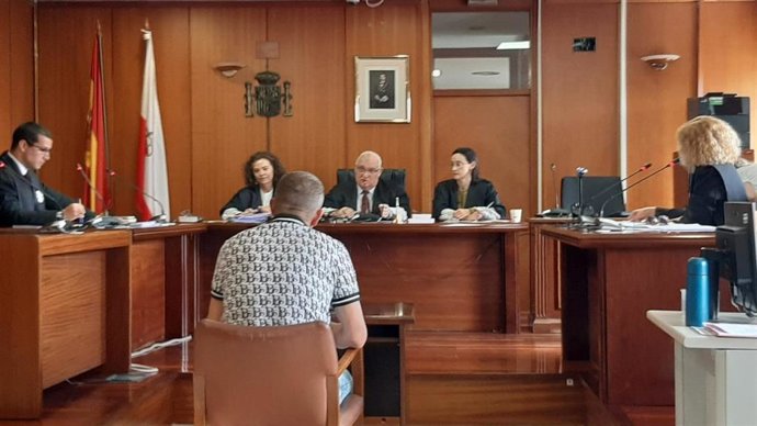 Juicio al acusado de agredir de forma física y sexual a su pareja y de grabar relaciones entre ambos sin el conocimiento ni consentimiento de la denunciante