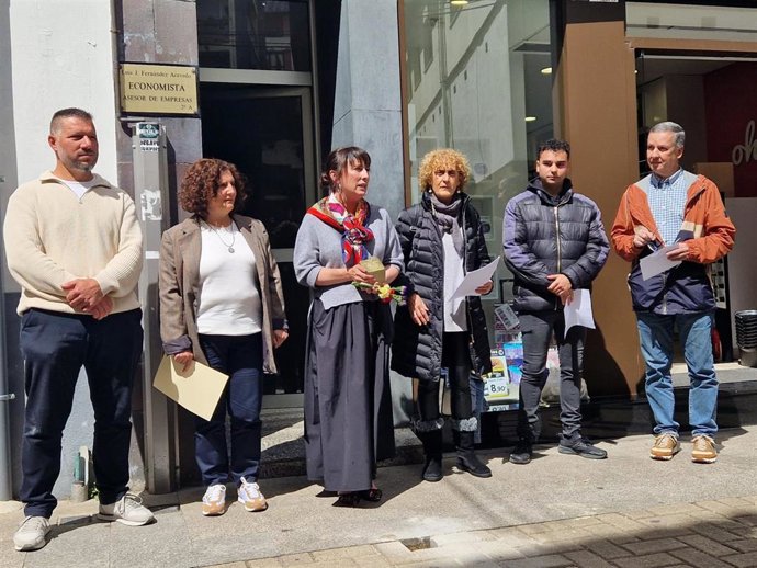 Acto de colocación de piedras de la memoria en Cangas del Narcea.