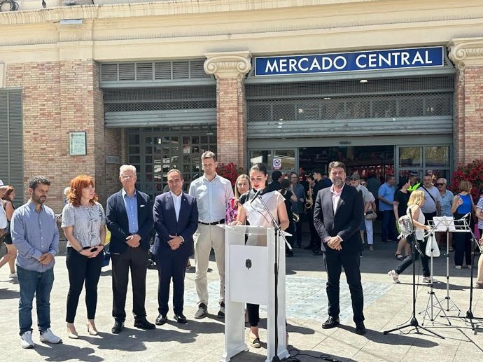 Acto institucional por el 25M en el Mercado Central de Alicante