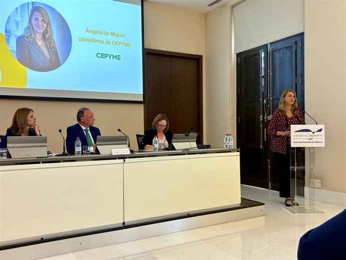La nueva presidenta de Cepyme, Ángela de Miguel, en la junta directiva de la CEV