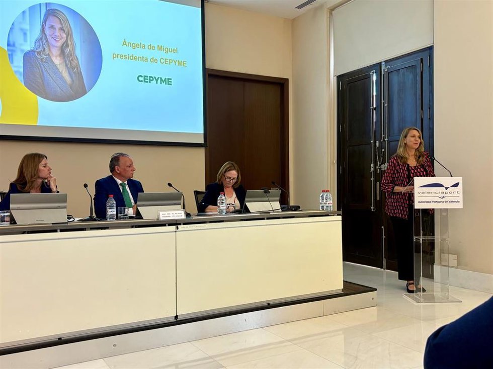 La nueva presidenta de Cepyme, Ángela de Miguel, en la junta directiva de la CEV