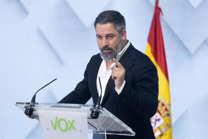 Archivo - El líder de Vox, Santiago Abascal, durante una rueda de prensa en la sede de Vox.