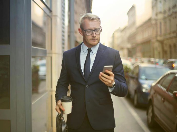 Gestión inteligente de conectividad global: la propuesta de valor de Holafly for Business para empresas viajeras