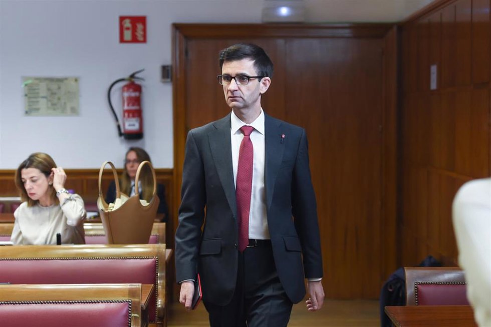 El presidente del Consejo de Administración de la Corporación RTVE, José Pablo López, comparece ante la Comisión Mixta de Control Parlamentario de la Corporación RTVE y sus Sociedades, en el Senado, a 28 de abril de 2025, en Madrid (España). López ha re