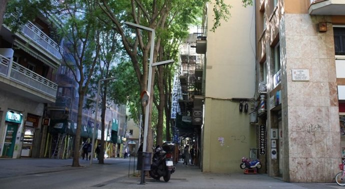 La calle Gran de Sant Andreu de Barcelona en su cruce con la calle Coroleu.