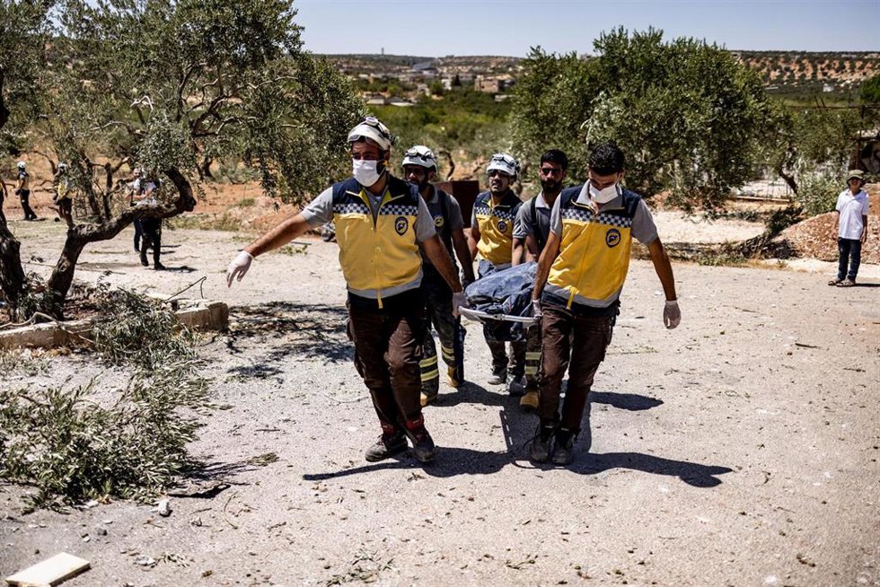 Archivo - Imagen de archivo de miembros de la Defensa Civil Siria