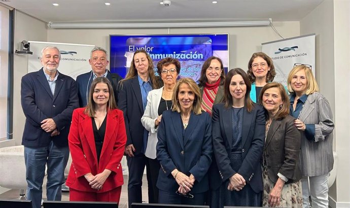 Foto de familia de la jornada 'El valor de la inmunización en la prevención y control de las enfermedades respiratorias'.