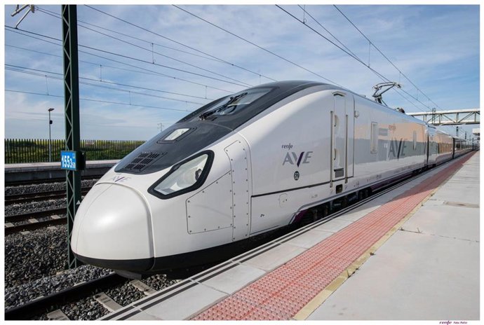 Uno de los trenes AVE en una estación española