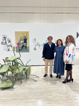 Eva Mauricio gana los EAC del Instituto Gil-Albert con la instalación de sillas escolares 'Sentar la cabeza'