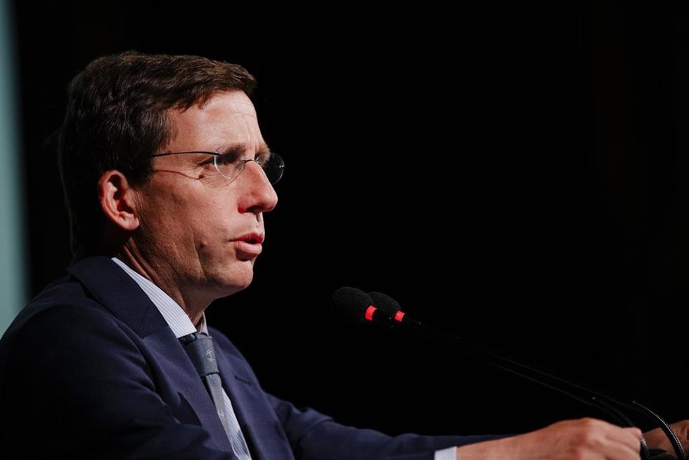 El alcalde de Madrid, José Luis Martínez-Almeida, interviene en el Foro Grupo Libertad y Democracia, en el Ateneo de Madrid, a 21 de mayo de 2025, en Madrid (España)