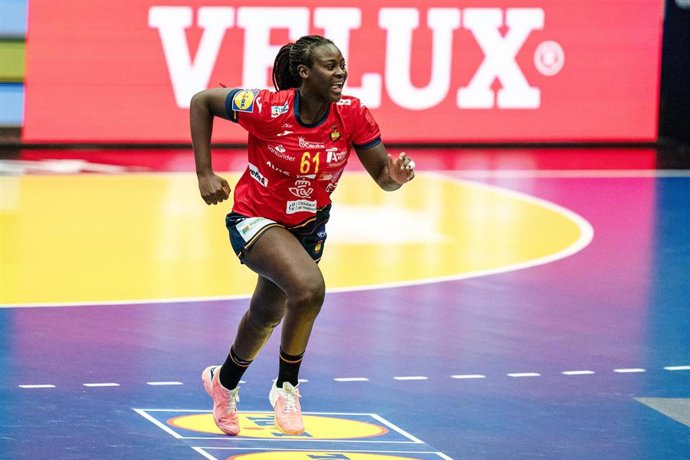 Archivo - Lysa Tchaptchet, en un partido con la selección española.