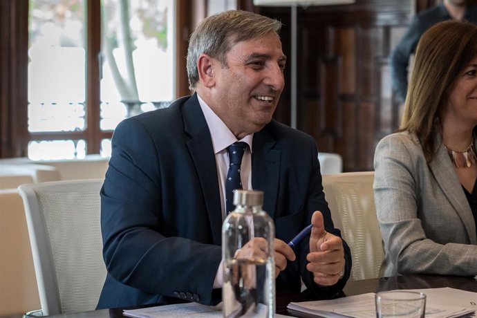 El consejero de Movilidad y Transformación Digital de la Junta de Castilla y León, José Luis Sanz Merino, durante una reunión en la sede de Renfe, a 22 de mayo de 2025, en Madrid (España)