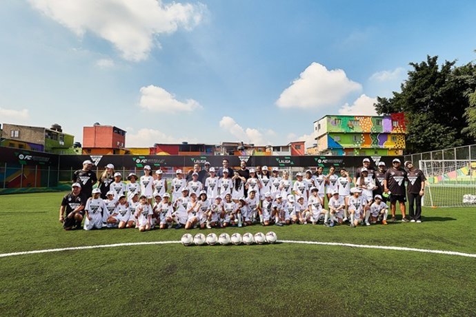 EA Sports FC y LaLiga inauguran un campo de fútbol en São Paulo "para celebrar el poder del deporte" con videojuegos.