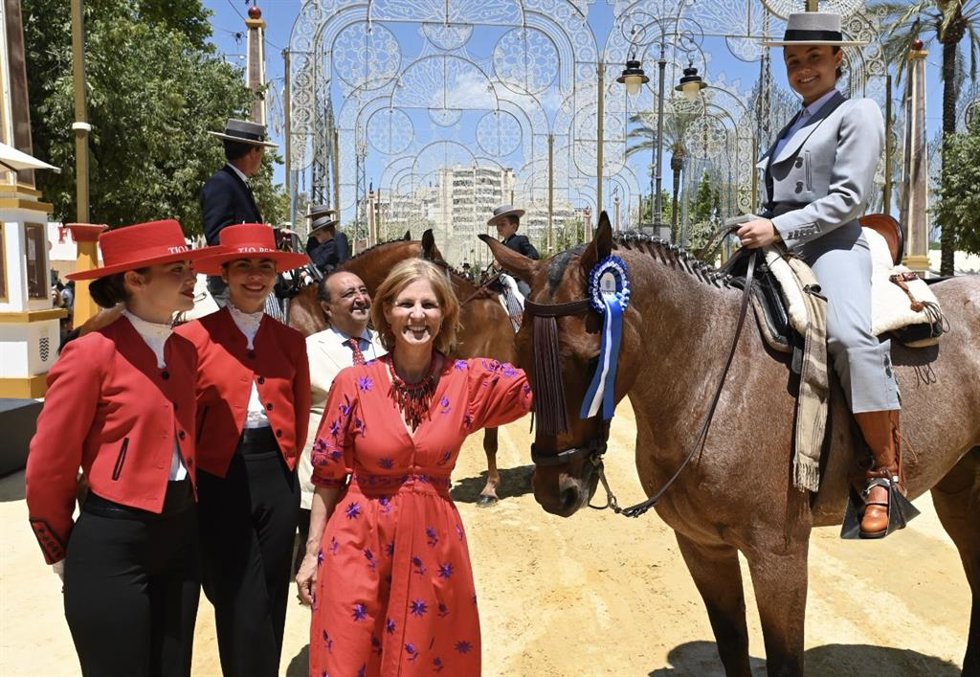 La alcaldesa de Jerez (Cádiz), María José García-Pelayo, en la entrega de premios otorgados a los mejores participantes en el Paseo de Caballos de la Feria del Caballo 2025.