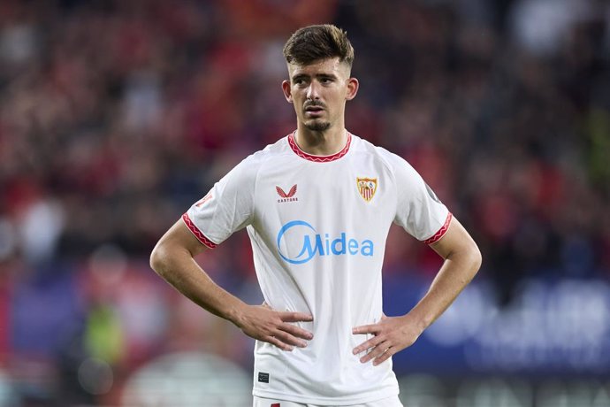 Kike Salas of Sevilla FC reacts during the LaLiga EA Sports match between CA Osasuna and Sevilla FC at El Sadar on April 24, 2025, in Pamplona, Spain.