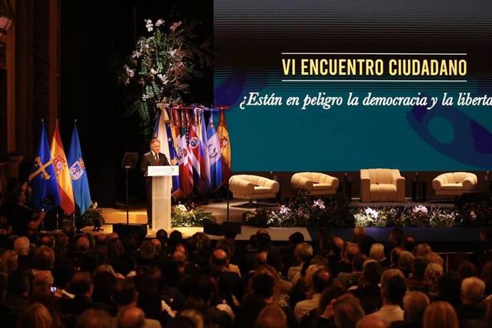 El presidente de la Fundación Libertad y Desarrollo, Dionisio Gutiérrez, durante el VI Encuentro Ciudadano, en el Teatro Campoamor, a 22 de mayo de 2025, en Oviedo, Asturias (España). Este foro internacional organizado por la Fundación Libertad y Desarrol