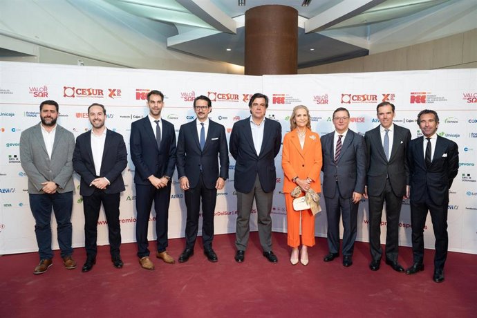 Foto familiar de la celebración de los Premios Empresariales del Sur de España, Premios PEC.
