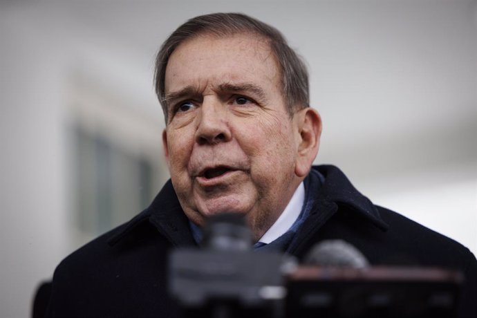 Archivo - January 6, 2025, Washington, District Of Columbia, USA: Edmundo Gonzalez Urrutia, Venezuelan opposition leader, speaks to members of the media outside the White House in Washington, DC, US, on Monday, Jan. 6, 2025. Gonzalez's meeting with Biden 