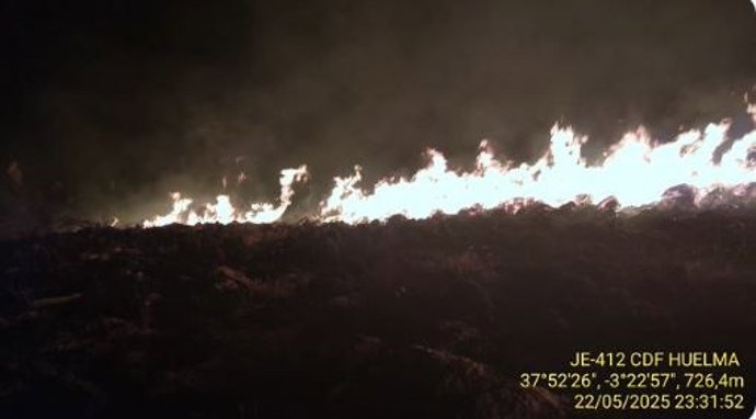 Imagen del inicio del fuego declarado en el paraje Cerro Murillo de Bédmar (Jaén)