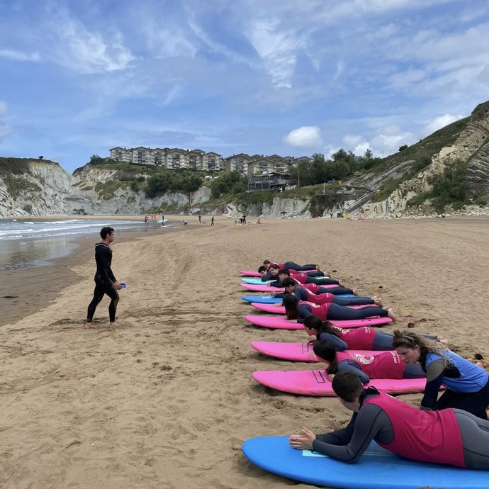 Surfa ikasten #GazteKLUBA Uda aisialdiko programan