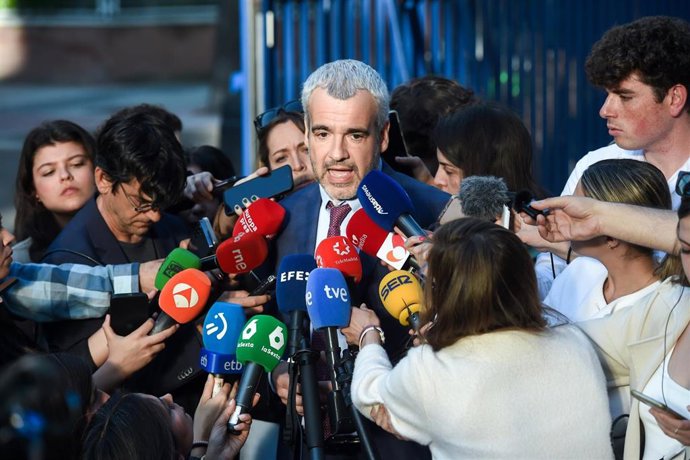 El presidente de Aena, Maurici Lucena, atiende a los medios de comunicación tras una reunión con el alcalde de Madrid, José Luis Martínez-Almeida, en la Sede de AENA 