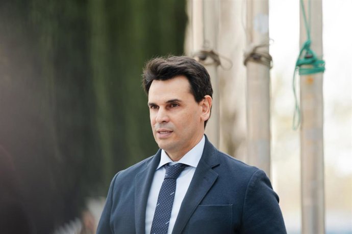 Archivo - La pareja de la presidenta de la Comunidad de Madrid, Alberto González Amador, sale de los Juzgados de Plaza de Castilla 