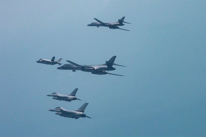 Archivo - Despliegue de bombarderos B-1B durante unas maniobras militares conjuntas de Corea del Sur y Estados Unidos