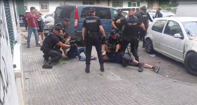 Momento de la intervención policial en un desahucio en Son Gotleu.