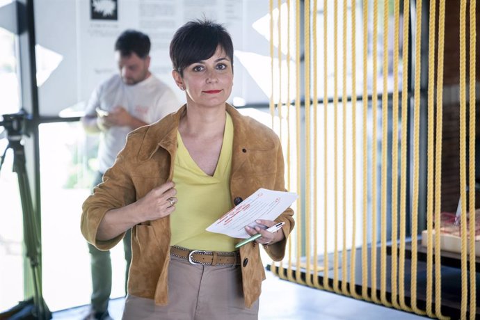 La ministra de Vivienda y Agenda Urbana, Isabel Rodríguez, tras una reunión de trabajo con el PSOE, en La Casa de la Arquitectura, a 22 de mayo de 2025, en Madrid (España). La ministra ha mantenido un encuentro con el grupo parlamentario socialista en el 