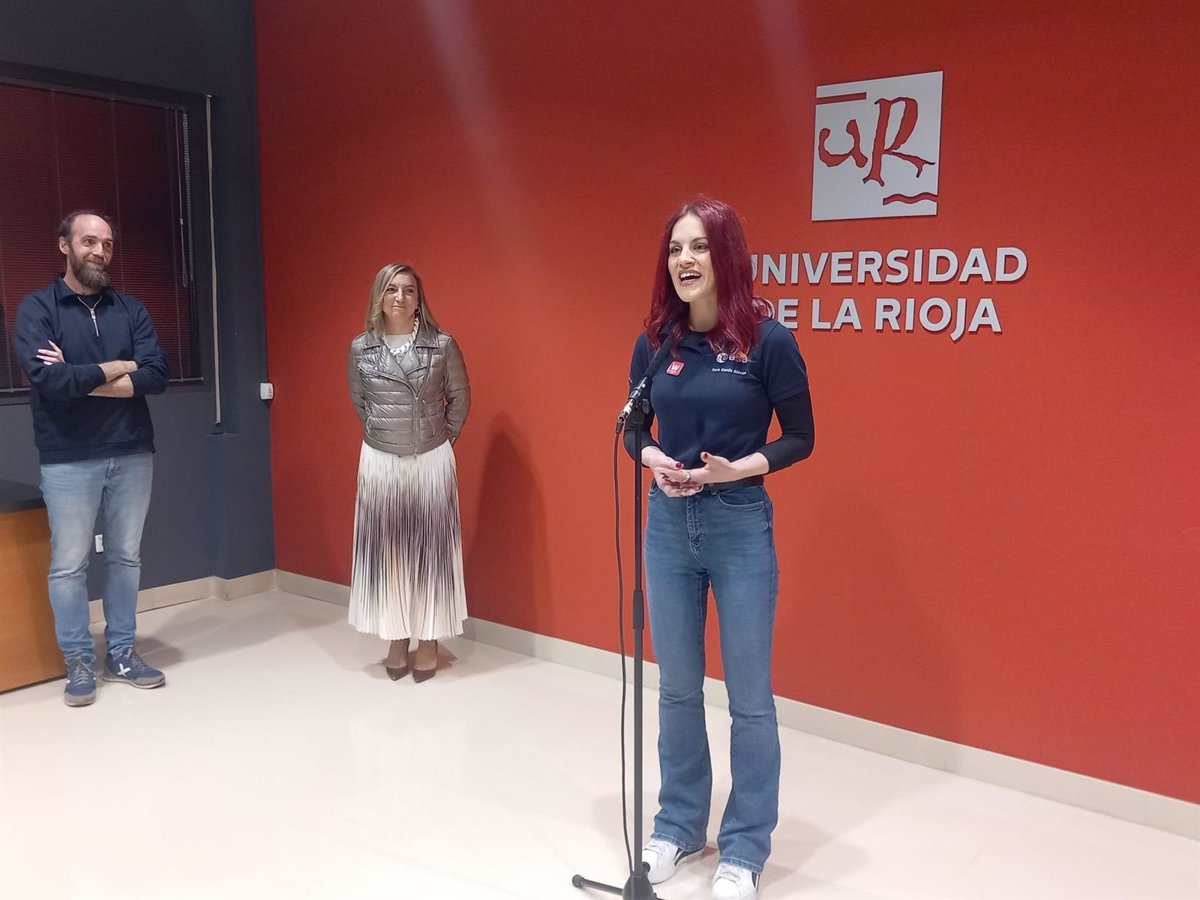 La astronauta, Sara García, recuerda que ser mujer  no debe ser una condición que determine a qué quieres dedicarte 