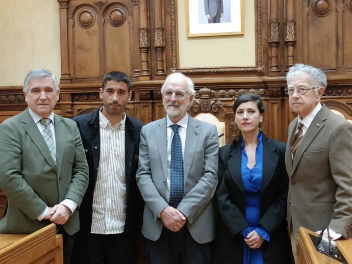 Homenajeados en el Pleno de Honores  y Distinciones del Ayuntamiento de Gijón, a 23 de mayo de 2025.