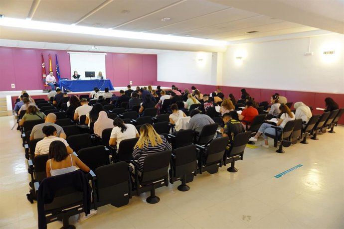 Más de 320 personas se presentan a las pruebas para poder acceder a la formación del SEF