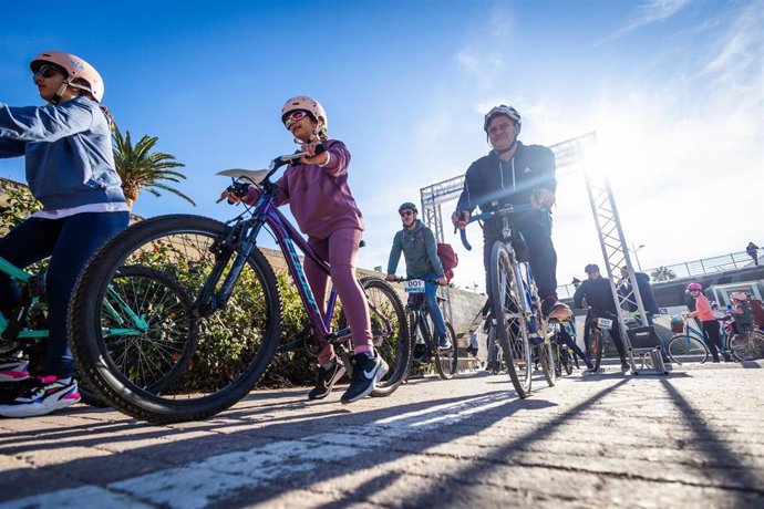 Imagen de archivo de cliclistas